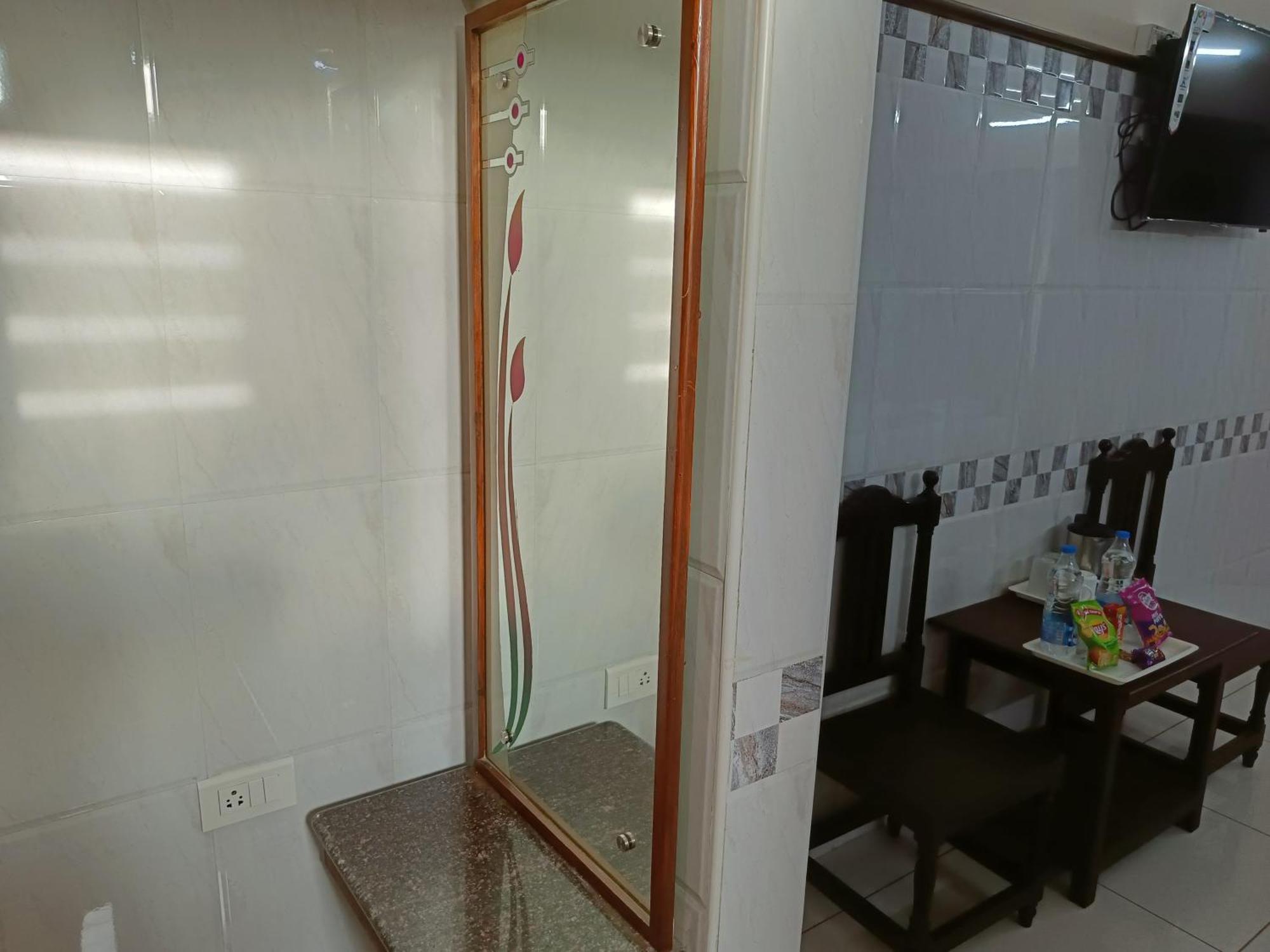 Hotel Arunachala Puducherry Buitenkant foto